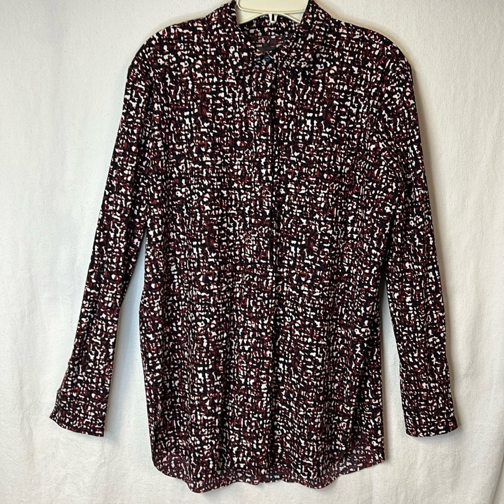 LYSSE Women’s Top Size S Burgundy Black White Abstract  Stretchy 4 Button Front